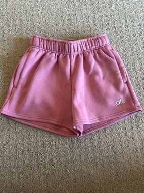 Blush pink alo accolade xs shorts